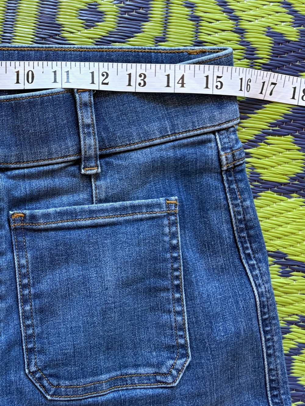 SPANX Shape Everywear Cropped Wide Leg Patch Pocket Jeans Size Medium Casual - Picture 10 of 12